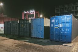 Logistik tim peserta F1 Powerboat tiba di Danau Toba