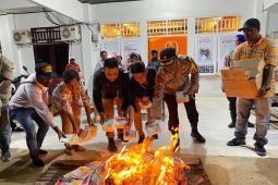 KPU Sorong Selatan musnahkan kelebihan surat suara pemilu