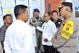 Bupati Simalungun tinjau kesiapan TPS Pemilu 2024