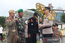 Kapolres Kotabaru berikan paket umroh satpol PP