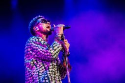 Usher resmi menikah dengan Jennifer Goicoechea saat Super Bowl 2024