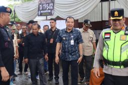 Pj Bupati Merangin tinjau pelaksanaan pemilu di sejumlah TPS