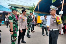 Kapolres bersama Dandim Paser tinjau sejumlah TPS