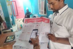 KPPS TPS di Waykandis temukan ratusan surat suara DPRD sudah tercoblos