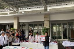 Sri Mulyani mencoblos di TPS 73 Bintaro Jakarta