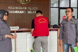 Kejari Tangsel tangkap buron kasus penggelapan saat keluar TPS
