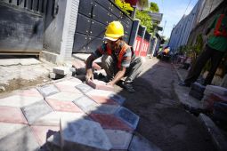 Pemkot Madiun lanjutkan program padat karya pavingisasi di tahun 2024