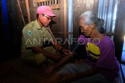Posyandu lansia di Kampung Dayak Iban