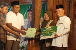 Rumah Sedekah NU Malang serahkan kavling untuk relawan