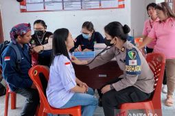 Dokkes Polres Taput periksa kesehatan petugas Pemilu 2024
