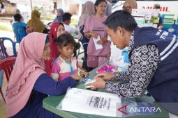 Warga Dusun Air Bulang antusias berobat di Mobil Sehat PT Timah
