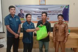 PTPN IV Regional V serahkan bantuan sembako ke warga Tanah Laut Kalsel
