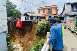 Pemkot Bogor hentikan sementara pengerjaan TPT yang longsor di Muarasari