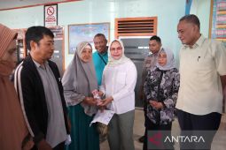 Pemkab Bone Bolango serahkan bansos PKH dan BPNT di Kabila