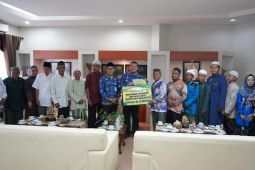 Pemkab HSS umrahkan 15 guru ponpes dan ulama
