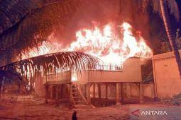 Pemkab Mukomuko beri bantuan korban kebakaran rumah