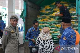 Pemkab Sukabumi gelar operasi pasar murah beras tekan angka inflasi
