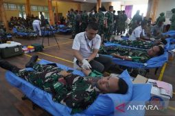 Prajurit Korem 042/Gapu donor darah HUT Persit KCK