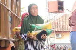 Operasi pasar murah beras Bekasi disambut  antusiasme tinggi warga