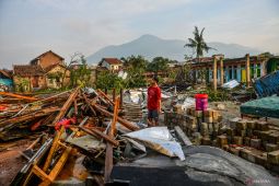 Diameter puting beliung di Bandung tidak sampai 10 kilometer
