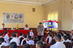 Polwan  Polda Maluku sosialisasi pencegahan perundungan