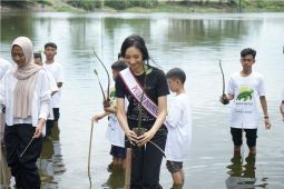 Sophie Kirana pelopor konservasi mangrove dan penyu