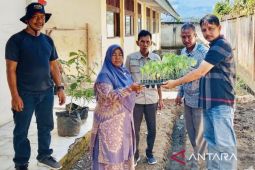 Pemkab Nagan Raya bagikan bibit dan benih ciptakan pangan mandiri