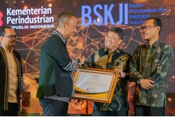 Kementerian Perindustrian beri penghargaan perusahaan air mineral di Jatim