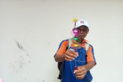 Udin bawa puluhan "tiang putar" ke Pulau Kemaro