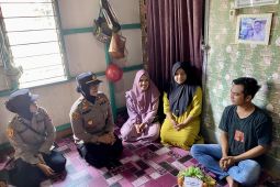 Polres HST santuni anggota KPPS yang sakit usai tugas Pemilu
