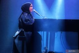 Putri Ariani nyanyikan lagu barunya saat membuka konser Jonas Brothers