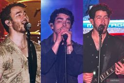 Penuh nostalgia, Jonas Brothers sihir penonton saat pertama tampil di Indonesia