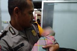 Tangisan tengah malam, ternyata bayi terlantar di teras mushalla