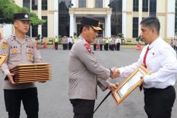 Kapolda Jambi beri penghargaan Ditresnarkoba pengungkapan peredaran narkoba jaringan internasional