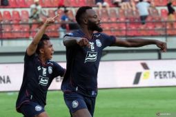 Liga 1: Arema mentas zona degradasi usai bungkam tuan rumah Borneo