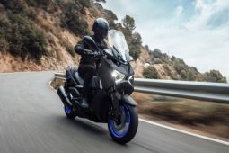 Sentuhan Warna & Grafis Baru yang Buat XMAX Connected Tampil Lebih Sporty