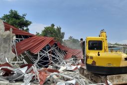 Pemkot Serang bongkar bangunan liar untuk tempat hiburan malam