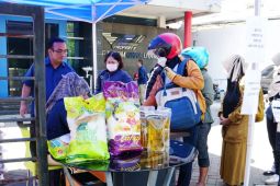 Pj Gubernur Jatim apresiasi BUMD tanggulangi kenaikan harga bahan pokok