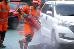 Simulasi HUT Basarnas di Kendari.