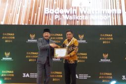 Pj Wali Kota Ambon terima penghargaan Baznas RI