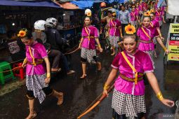 Mau rebutan apem Yogjakarta? jangan lupa ke "Sarkem Fest"
