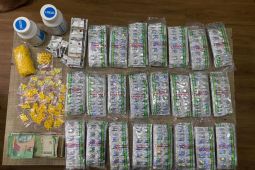 Polisi gerebek toko kosmetik jual pil koplo
