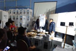 Mainkan suara caleg, KPU Karawang berhentikan lima anggota PPK