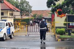 Warga sekitar Kantor Subdensi Pom Detasemen I Polda Jatim dengar ledakan susulan