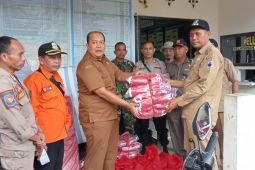 Warga terdampak longsor di Lebak dapat bantuan bahan pokok