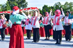 Iriana dan OASE KIM sosialisasikan ketahanan pangan kepada siswa SD di Bogor