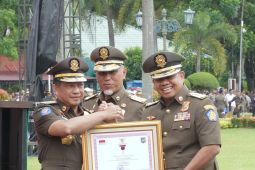 Satpol PP Bali terima penghargaan Karya Bhakti dari Mendagri
