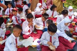 SDN 34 Pontianak Kota perkuat karakter siswa dengan belajar luar kelas