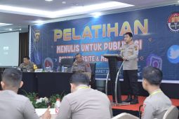 Polda Jambi latih keterampilan menulis berita personel humas