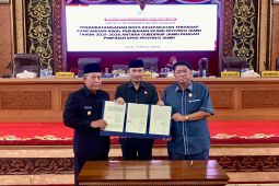 DPRD Provinsi Jambi bersama Pemprov sahkan tujuh Ranperda jadi Perda